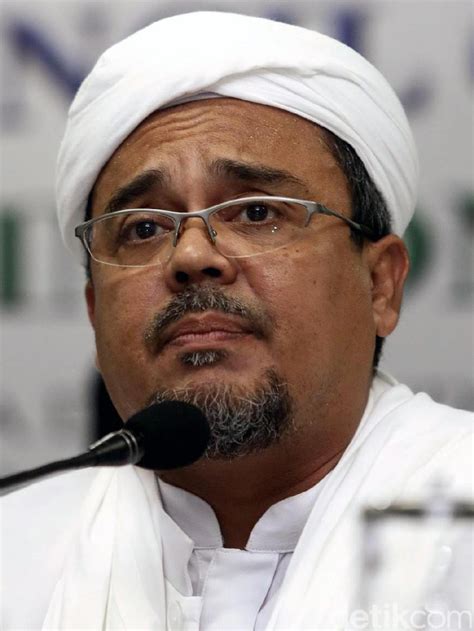Main tunjuk sembunyi di ranjang. Yasonna Persilakan Habib Rizieq Masuk RI, FPI: Lempar Batu ...