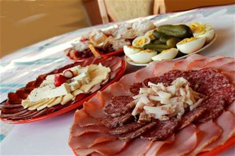In this example, you'd be able to eat 67 grams of fat each day. How Much Saturated Fats Should You Have Per Day? | Healthy ...