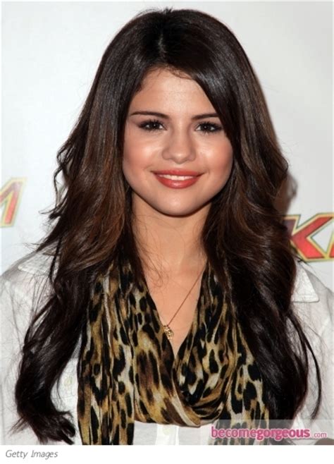 Selena Gomez Easy Wavy Hairstyle Makeup Tips And Fashion