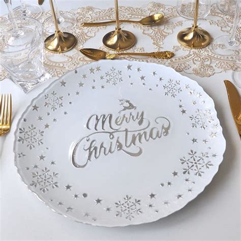 China Customized Beautiful Christmas Glass Plates With White Bottom Manufacturers Suppliers