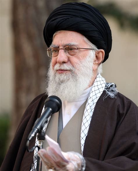 Ayatollah Khamenei Urges Close Cooperation with Health 