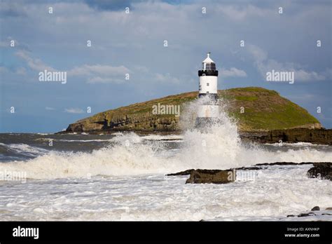 Rough Seas Lighthouse Hi Res Stock Photography And Images Alamy