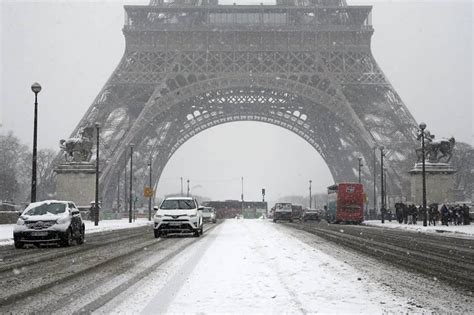 Eiffel Tower Closed Due To Snow In Paris Newsglobal24