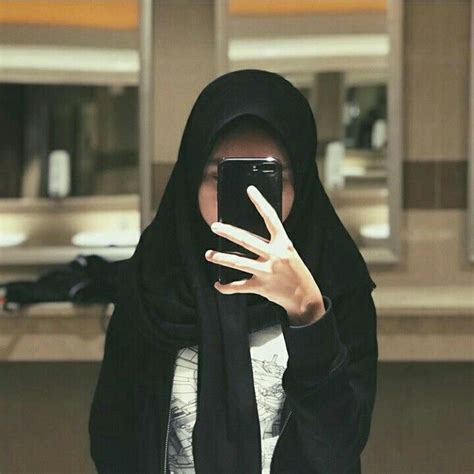 Mirror Selfie Hijab Gaya Fotografi Model Pakaian Perempuan