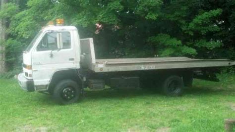 isuzu nrr  flatbeds rollbacks