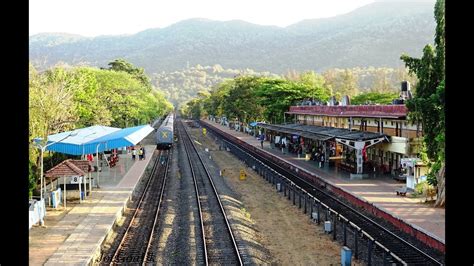 Karwar Station Ernakulam Okha Express Train Etc Youtube