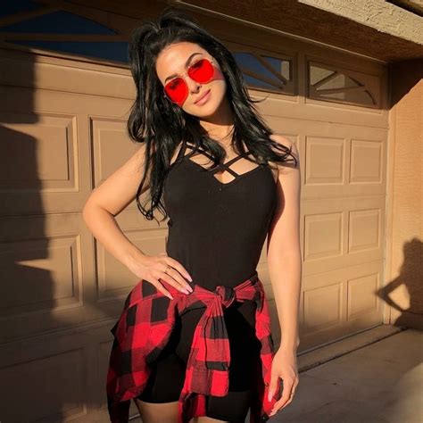 Pin By 𝚏𝚒𝚊𝚜𝚊𝚠𝚋𝚕𝚞𝚎 On °sssniperwolf° Sssniperwolf Fashion Hot Youtubers