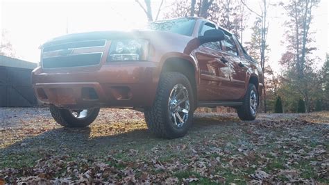 08 Avalanche With Level Kit 20 Wheels And 33 Tires