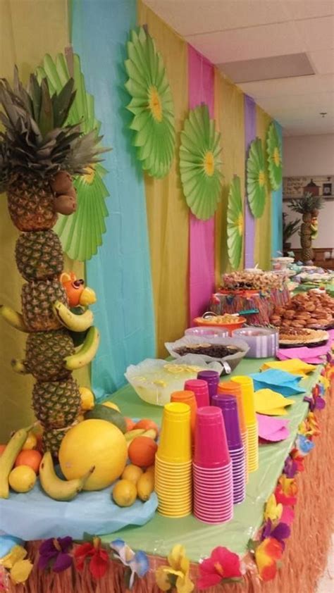 Luau Food Table Decorated 1000 Fiesta Hawaiana Decoracion