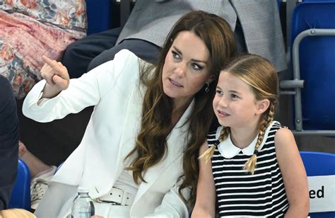 Body Language Expert Analyzes Kate Middleton And Princess Charlottes