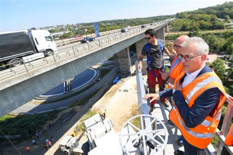 Nachdem die salzbachtalbrücke aufgrund ihrer instabilität auf je eine fahrspur in beiden richtungen beschränkt wurde, ist ab montag, 11. Bild zu: Baustelle auf A66: Nächstes Kapitel im ...
