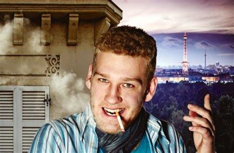 His birthday, what he did before fame, his family life, fun trivia he was born to elena flower and german actor dieter hallervorden. Johannes Hallervorden in „Der letzte Raucher"