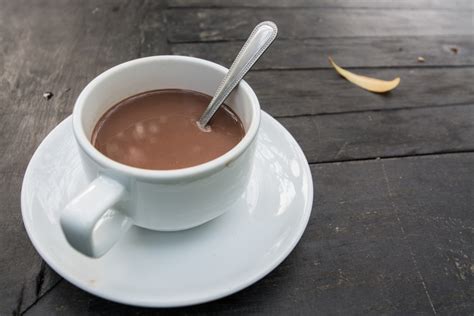 Scopri la miglior ricetta cioccolata calda cremosa e densa come al bar! La cioccolata calda al cocco con la ricetta da leccarsi i ...