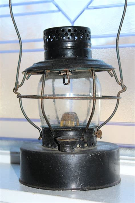 Antique Kerosene Lantern Handlan Lantern