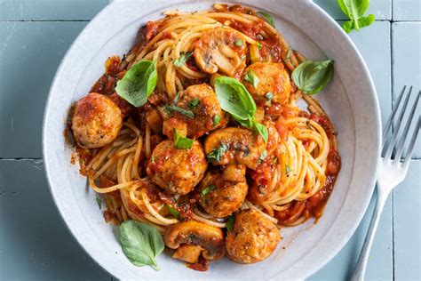 Spaghetti Met Gehaktballetjes Mozzarella En Tomatensaus Recepten