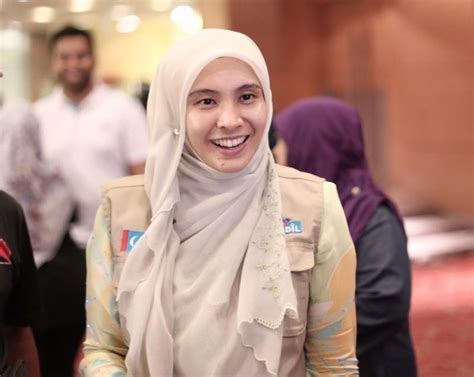 Yb Nurul Izzah Setia Dengan Item Pakaian Ini Ketika Di Rumah Baju