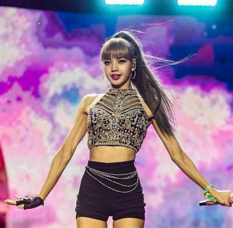 Blackpinks Lisa 7 Times Blackpinks Lisa Slayed Her Stage Outfits In