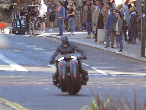 Heres A Good Look Ben Afflecks Batman Batcycle New Batsuit In The Flash Movie Autoevolution