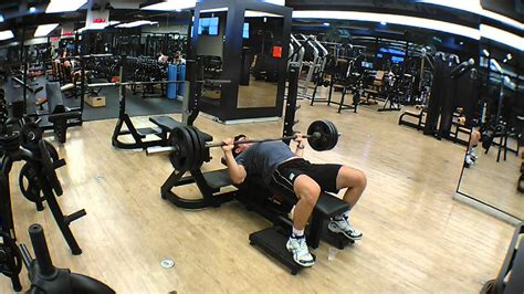 Bench Press At Bodytech Gym With Sulfur Youtube