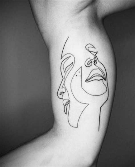 Delikatne tatuaże damskie, dla których warto wytrzymać ból tatuowania