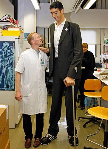 Sultan Kosen The Worlds Tallest Man Has Stopped Growing At 8 Ft 3 In After A New Treatment