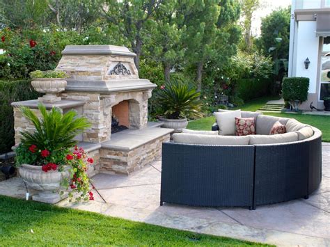 20 Outdoor Structures That Bring the Indoors Out | Outdoor rooms, Outdoor patio space, Outdoor ...