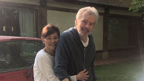 Alain Delon Rare Apparition Publique Avec Sa Compagne Hiromi