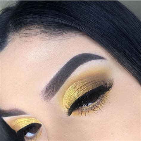 52 Best Gold Eye Makeup Looks And Tutorials