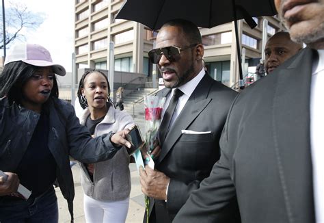 Is he married or dating a new girlfriend? Will R. Kelly Lose Chicago Trump Tower Residence? Singer ...