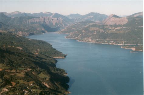 Organisez vos séjours et vacances sur le lac de serre ponçon : Datei:Serre-poncon-warly.jpg - Wikipedia