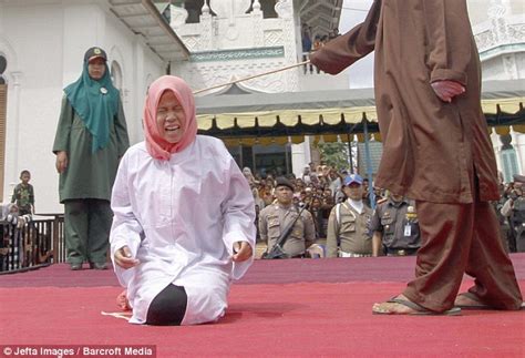 Indonesian Woman Is Caned Under Sharia Law Daily Mail Online