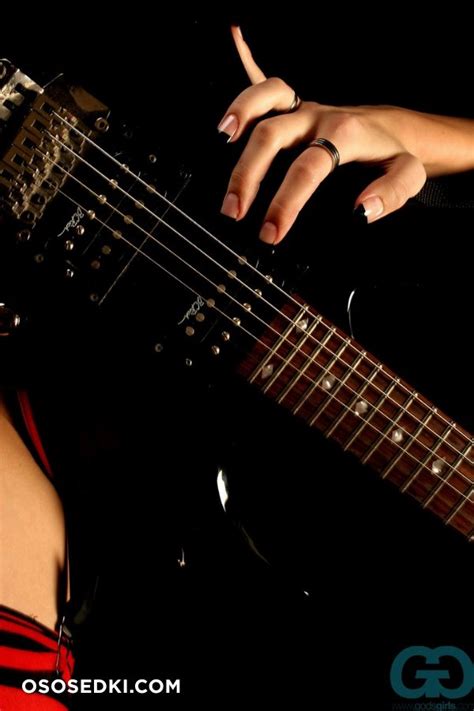 Saraontheinternet Striped Stockings Guitar Naked Cosplay Asian 187
