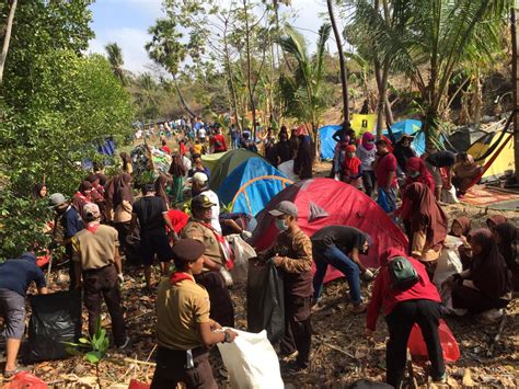 Memiliki hutan bakau terbesar di dunia. World Cleanup Day, di Jeneponto di Pusatkan di Kawasan ...