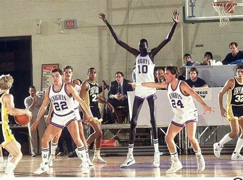 La rocambolesca llegada de Manute Bol a la NBA – El Gurú del deporte