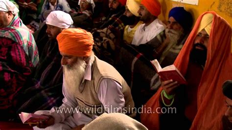 Pilgrims Performing Paath Rituals At Hemkund Sahib Gurudwara Youtube