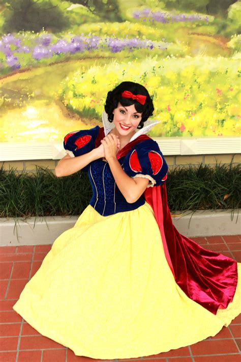 Snow White Disneyland Disney Princess Photo 39208631 Fanpop