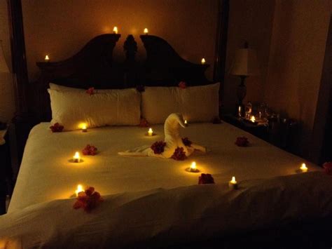 20 Romantic Candle Light Bedroom
