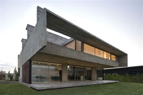 A Modern Concrete House Opens Towards A Beautiful Lagoon