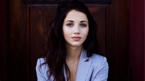 Emily Rudd Brunette Looking At Viewer Smiling Closeup Blue Eyes Hd