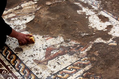Israeli Archaeologists Unearth 1800 Year Old Mosaic Tvts