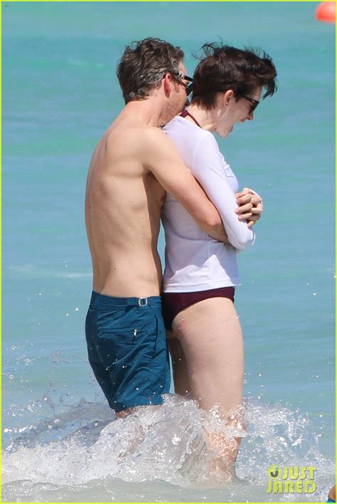 Anne Hathaway And Husband Adam Shulman Display Tons Of Pda At The Beach Photo 3068991 Adam