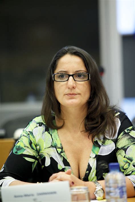Manger halal c'est être radical ? Anna-Maria DARMANIN | Euranet Debate | Connect Euranet ...