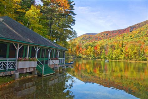 12 Unexpected New England Towns To Visit This Fall