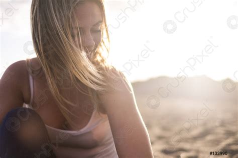 Schöne Blonde Model Mädchen Junge Frau Am Strand Foto Vorrätig 133990 Crushpixel