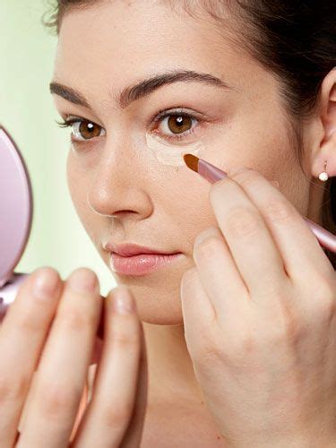 6 Tricks To Keep Your Makeup From Melting Off Makeup Mally Beauty Makeup Yourself