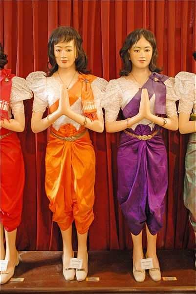 The Traditional Dress Of Cambodia A Complete Guide Traditional Dresses Cambodian Dress A