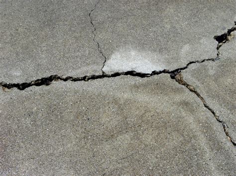 How To Repair Concrete Driveway Cracks Dengarden