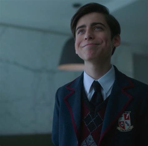 Aidan gallagher | hot actors, creepy smile, cute actors. Just finished watching The Umbrella Academy & Number Five ...
