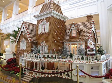 Simply Creative Amazing Gingerbread House