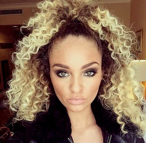 8 Gorgeous Ways To Style Naturally Curly Hair Her Campus
